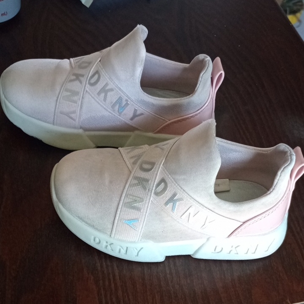 DKNY  TODDLER GIRL size 7 Blush Pink Slip-On Platform Sneakers